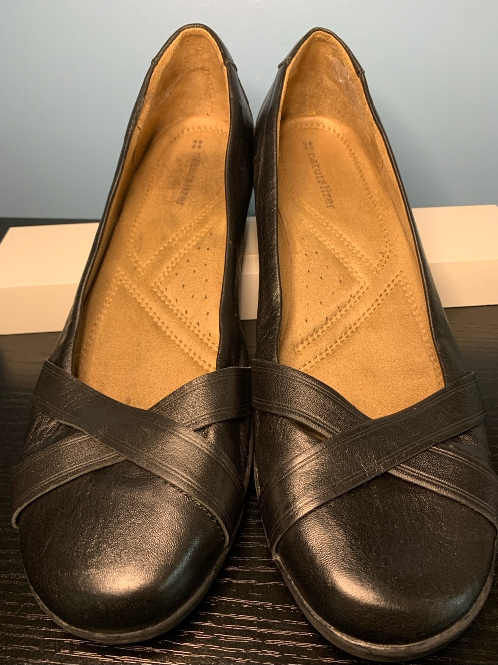 Naturalizer Black Cross‑Strap Leather Flats